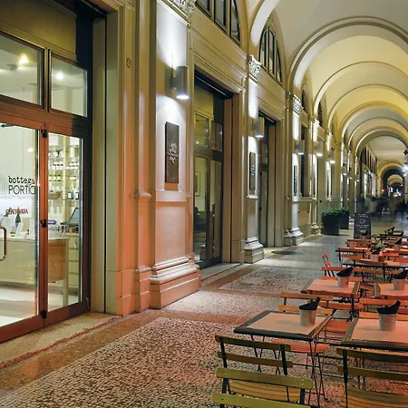 伯洛格纳珀缇西酒店 酒店