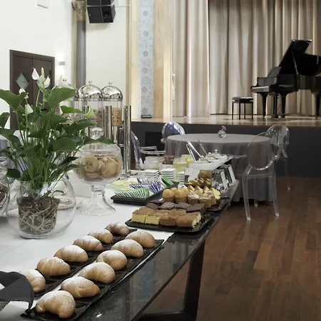 伯洛格纳珀缇西酒店 4*