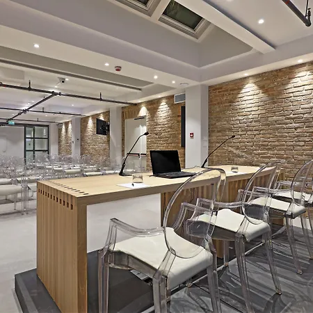 伯洛格纳珀缇西酒店 4*